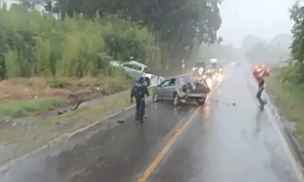 Cinco Pessoas Feridas Após Colisão Entre Carro e Caminhonete na PR-272