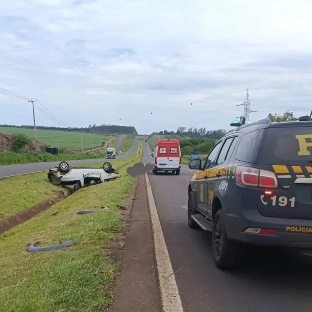 Colisão seguida de capotamento deixa vítima fatal na BR-376