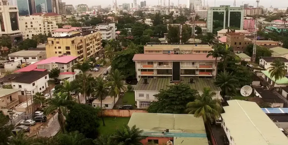 Internato feminino é alvo de ataque e 25 jovens são levadas no noroeste da Nigéria