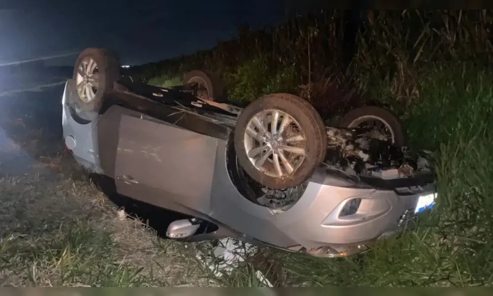 Viagem termina em desespero: casal capota na BR-376 a poucos km do destino