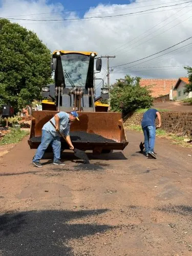 Prefeitura de São João do Ivaí Realiza Operação Emergencial de Tapa-Buracos na Estrada para Ubauna