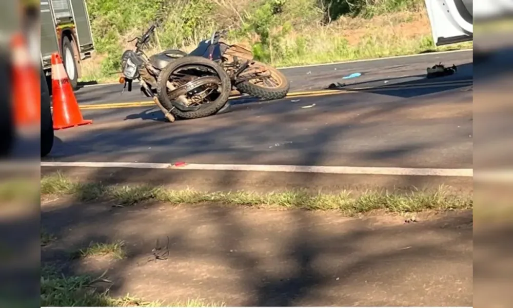 Motociclista sofre amputação após batida com caminhonete entre Mauá da Serra e Faxinal