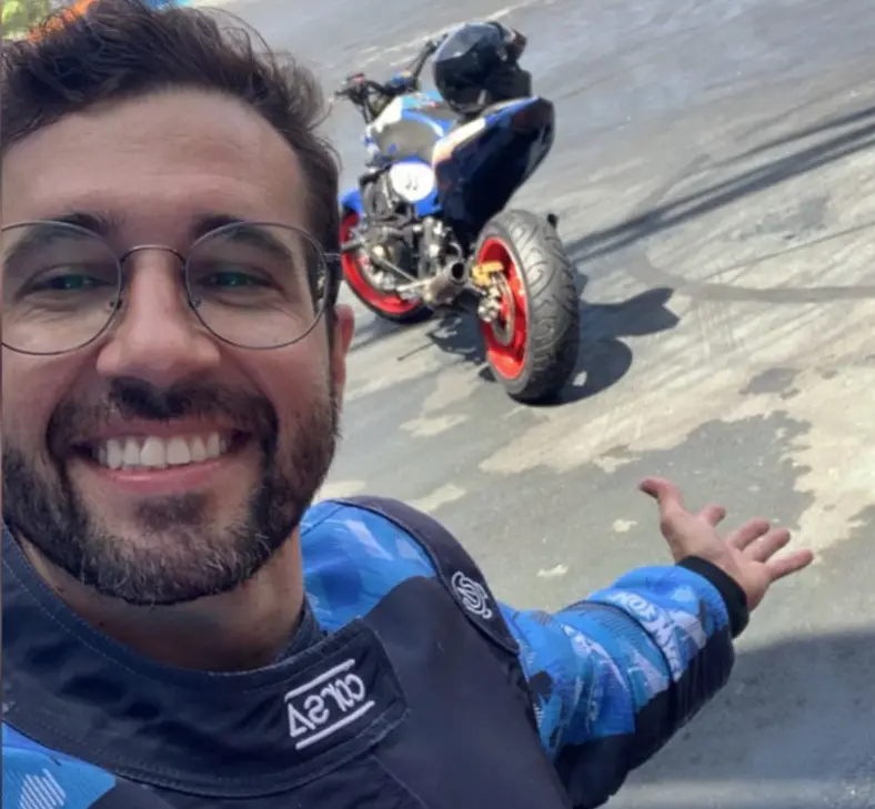 Piloto morre em apresentação e Beto Carrero suspende show Hot Wheels