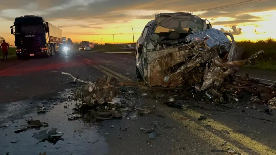 Batida frontal na BR-369 mata motorista e expõe carga de drogas escondida no veículo