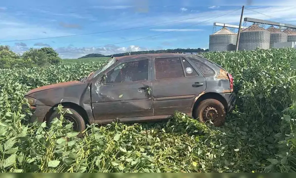 Perda de controle após estouro de pneu termina em capotamento na PR-272