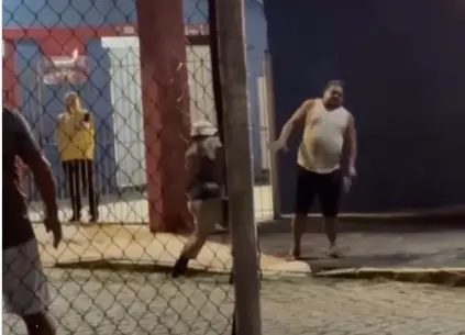 Policial é afastado após agredir ex-jogador Perdigão na saída de estádio