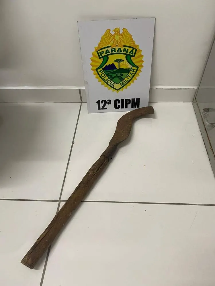 Tentativa de agressão com foice termina em prisão por violência doméstica