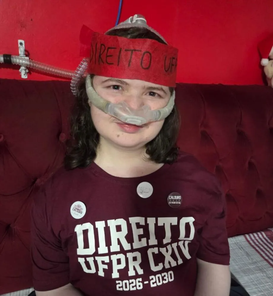 Aprovado na UFPR, jovem de Colombo mostra que limites físicos não definem o futuro