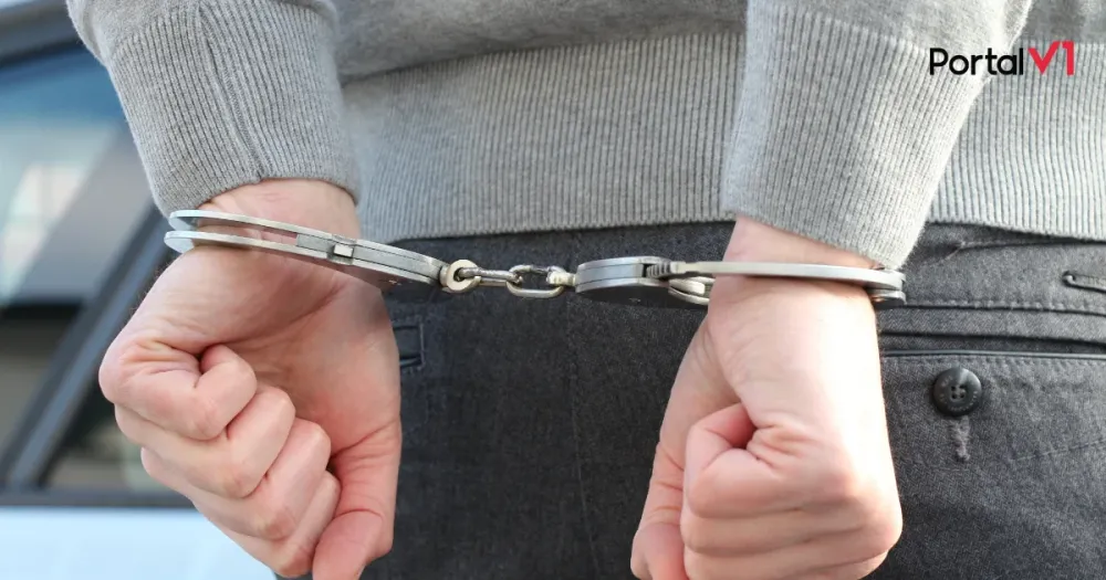 Polícia prende mulher por tráfico de drogas no centro de Apucarana