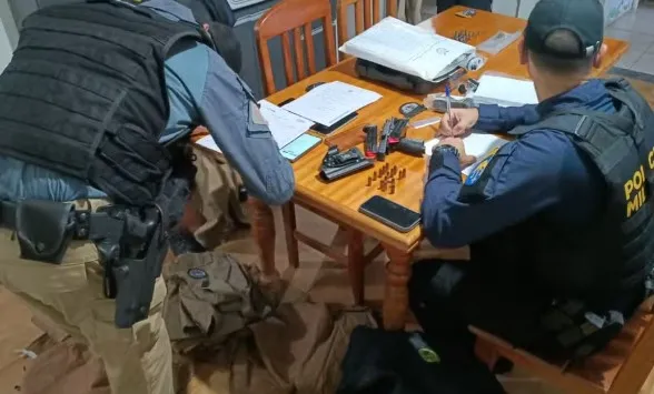 Três policiais militares são presos suspeitos de ligação com o crime organizado