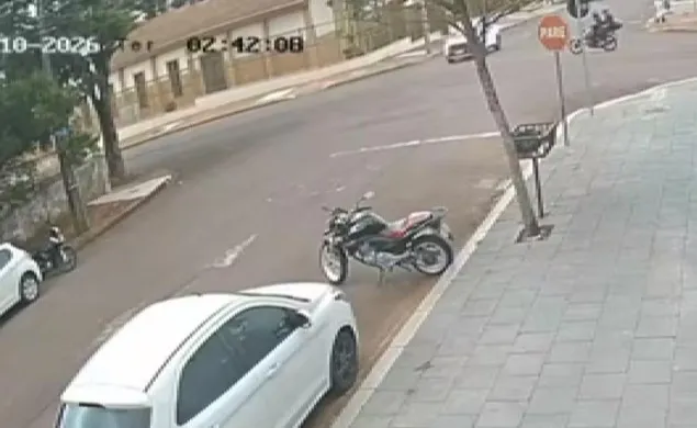 Mulher morre após colisão entre moto e carro em cruzamento no centro de Cascavel