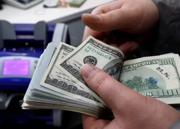 Dólar cai ao menor nível em dois anos e Ibovespa bate novo recorde em dia de otimismo no mercado