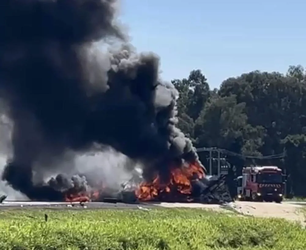 Acidente com incêndio em caminhão mobiliza força-tarefa e causa interdição parcial na BR-277, no Paraná