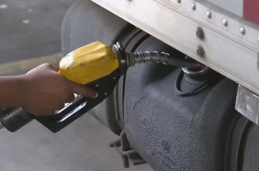 Após semanas de alta impulsionada pela guerra, preço do diesel recua e dá primeiro sinal de alívio ao consumidor