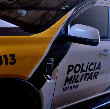 Motorista de ônibus escolar bate em carro estacionado, é acusado de apresentar sinais de embriaguez e deixa local do acidente em Pitanga