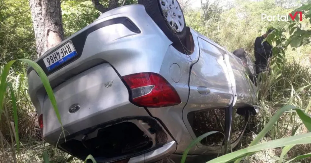 PM Encontra carro capotado e homem morto em Cândido de Abreu