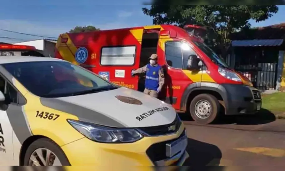 Queda de motocicleta elétrica deixa dois jovens feridos no Centro de Ivaiporã