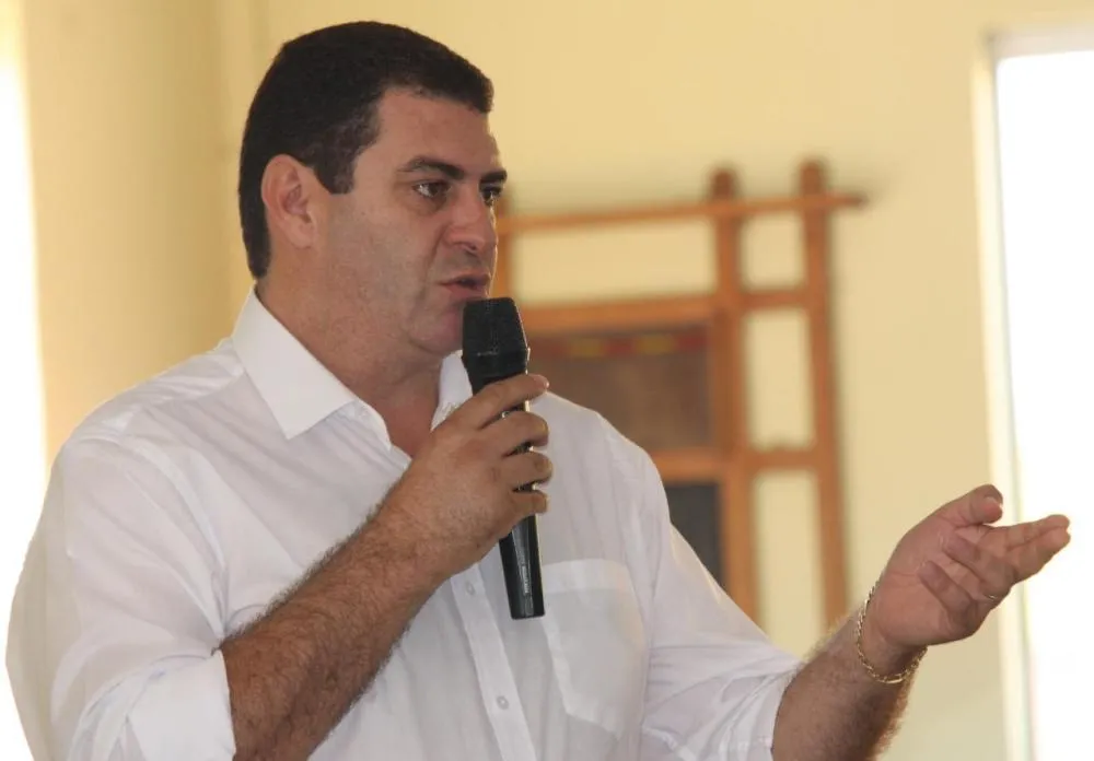 Vereadores acusam ex-prefeito de tentar barrar recursos para universitários em Barbosa Ferraz
