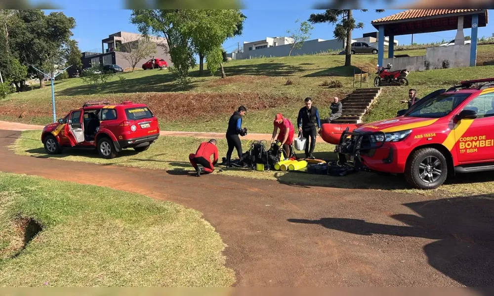 Bombeiros fazem buscas por jovem de 22 anos que desapareceu no Lago Saracura, em Faxinal