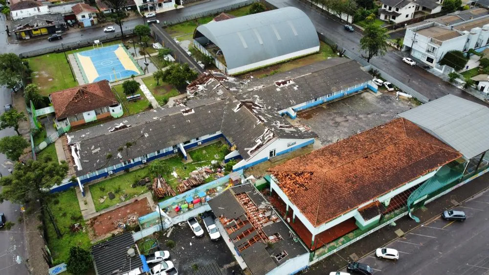 Imagens de drone mostram destruição após temporal com ventos de 124 km/h em Laranjeiras do Sul