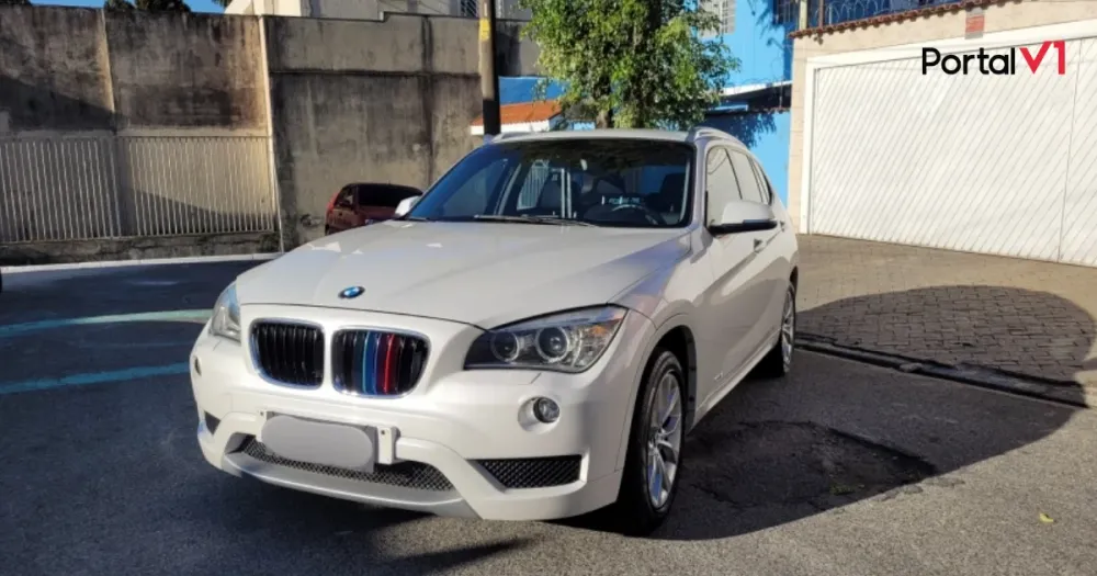Homem chuta BMW estacionada em Jandaia do Sul e é contido por militares