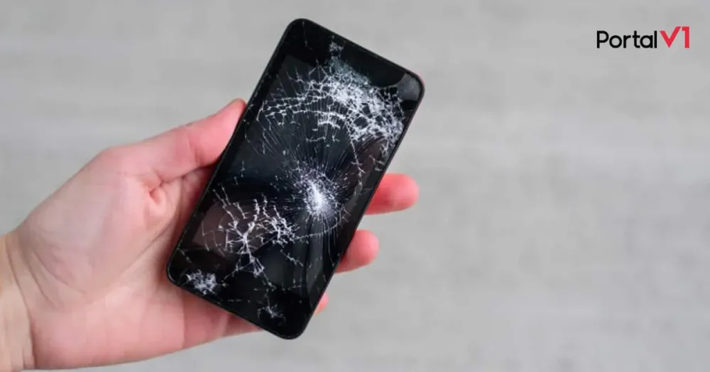 Jovem é impedida de sair de casa e tem celular quebrado pelo companheiro em Apucarana