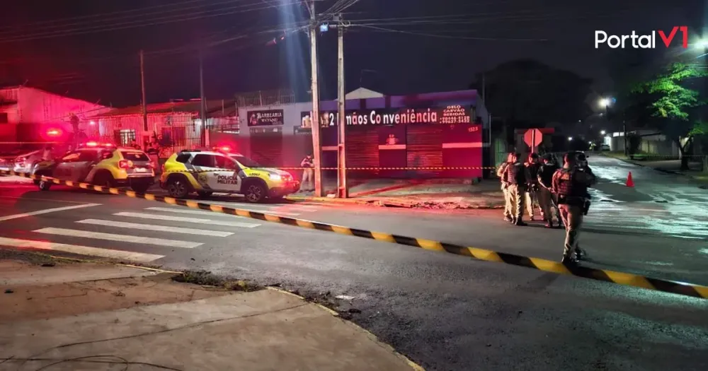 Funcionário escuta tiro e encontra patrão morto na frente da conveniência